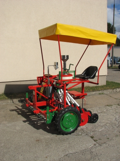 Siewnik poletkowy zawieszany